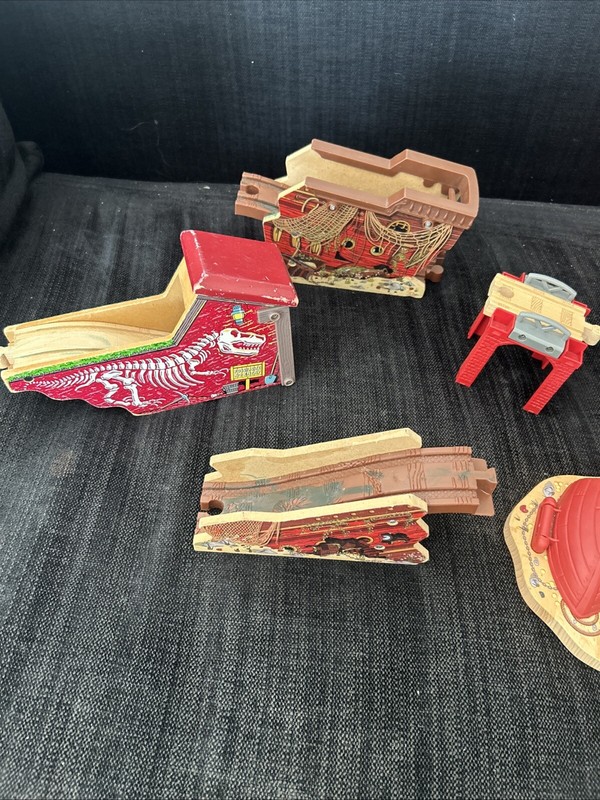 5Pieces TRAIN TRACK WOOD And Plastic KIDS TOY