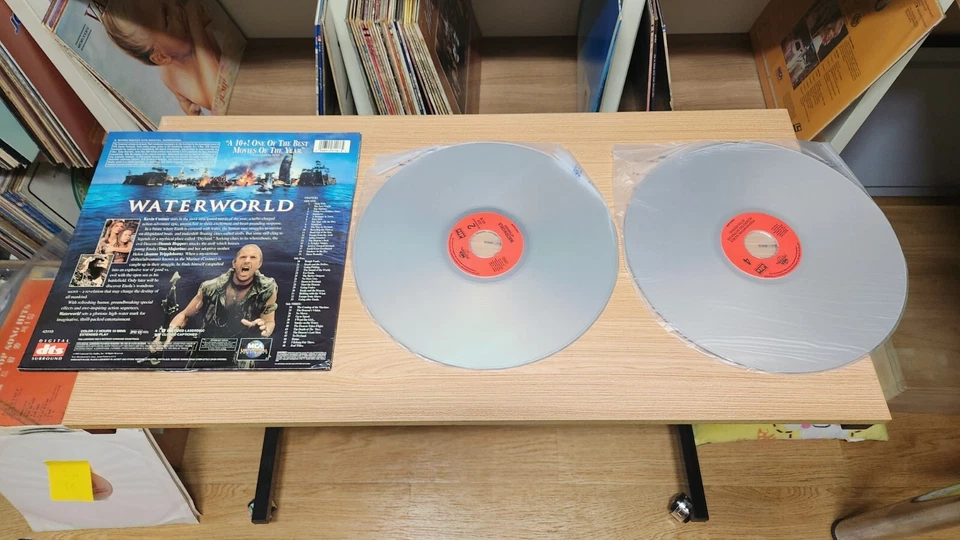 Waterworld dts US laserdisc - Image 2 of 4