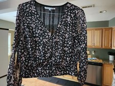 Vici Top Women"s Blouse never worn brand new condition size L