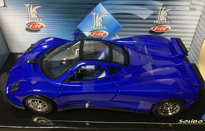 Automodell 1:18 PAGANI Zonda C12 1999 dunkelblau - SOLIDO