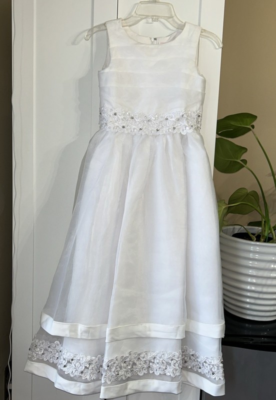 Christian Expression Flower girl white Dress- Size 8. EUC