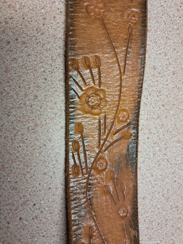 Hebilla de cinturón de colección Bergamota Brass Works 1976 The Man N The Moon EE. UU. Hand Tooled Foto 4 de 4