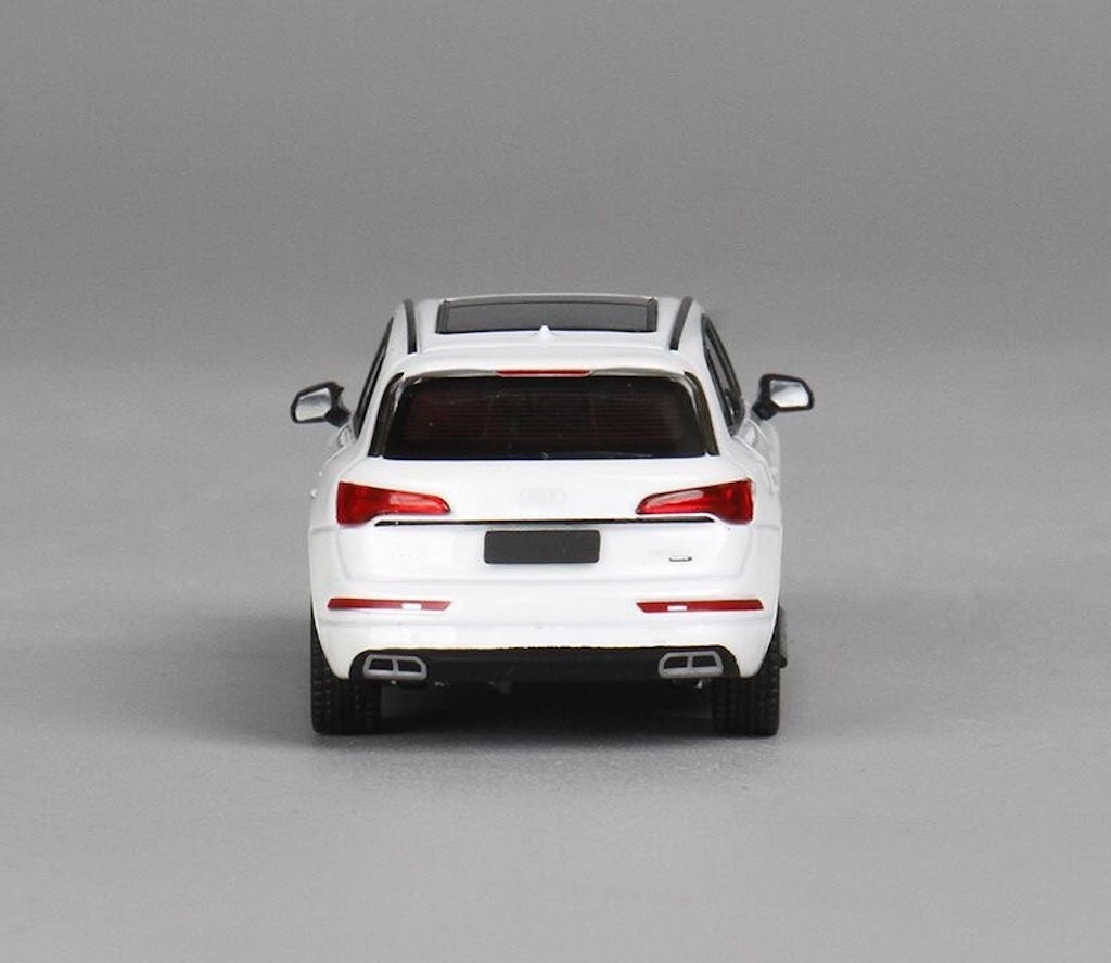 JKM 1:64 White Q5L City SUV Sports Model Diecast Display Car Quick