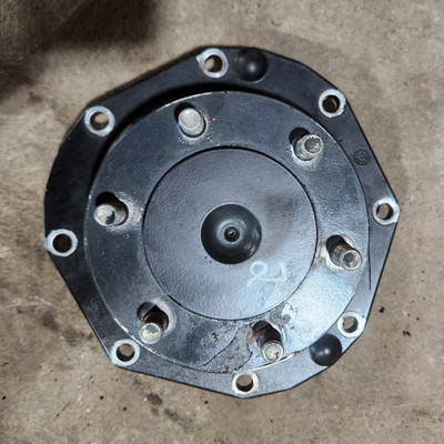 Kubota B2301 B2601 Front Axle Hub Assembly Low Hours Used