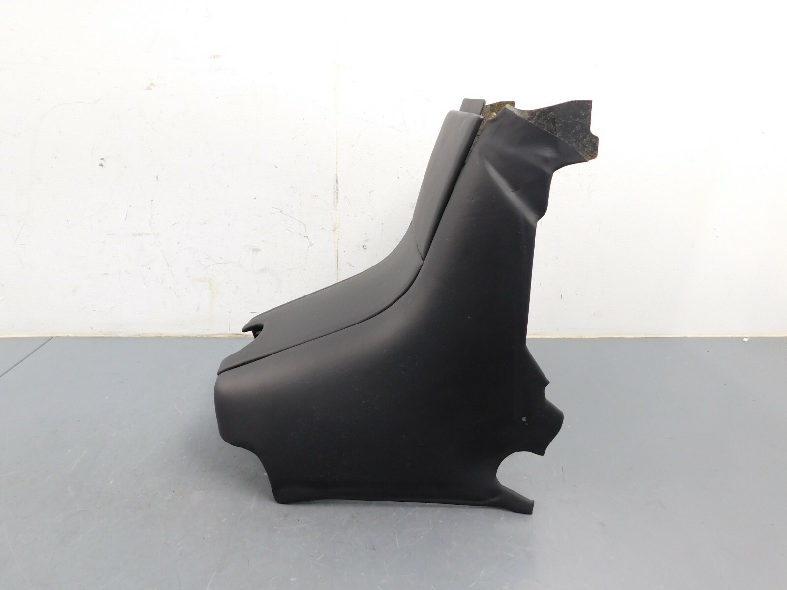 2014 12 -18 Aston Martin V12 Vanquish Rear Seat Center Console #1697 L5  