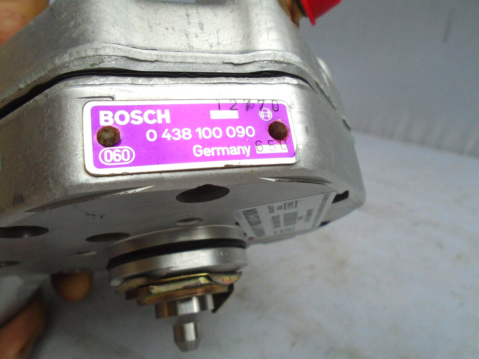 REMANUFACTURED ROLLS ROYCE SILVER SPUR FUEL DISTRIBUTOR 0438100090 $500 is core