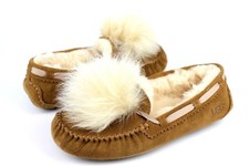 ugg pom pom dakota