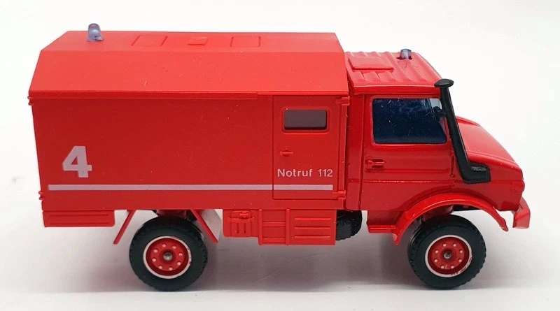 Solido 1/50 Scale Diecast 2133 - Mercedes Benz Unimog Ambulance - Image 3 of 4