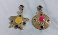 Sailor Moon Venus Collectible Charm Set 2 Pcs Used, Minor Wear, No