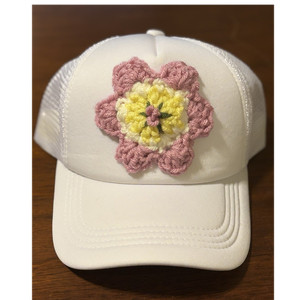 🌸 Handmade Crochet Flower Trucker Hat – White with Lavender Pink Floral Accent 