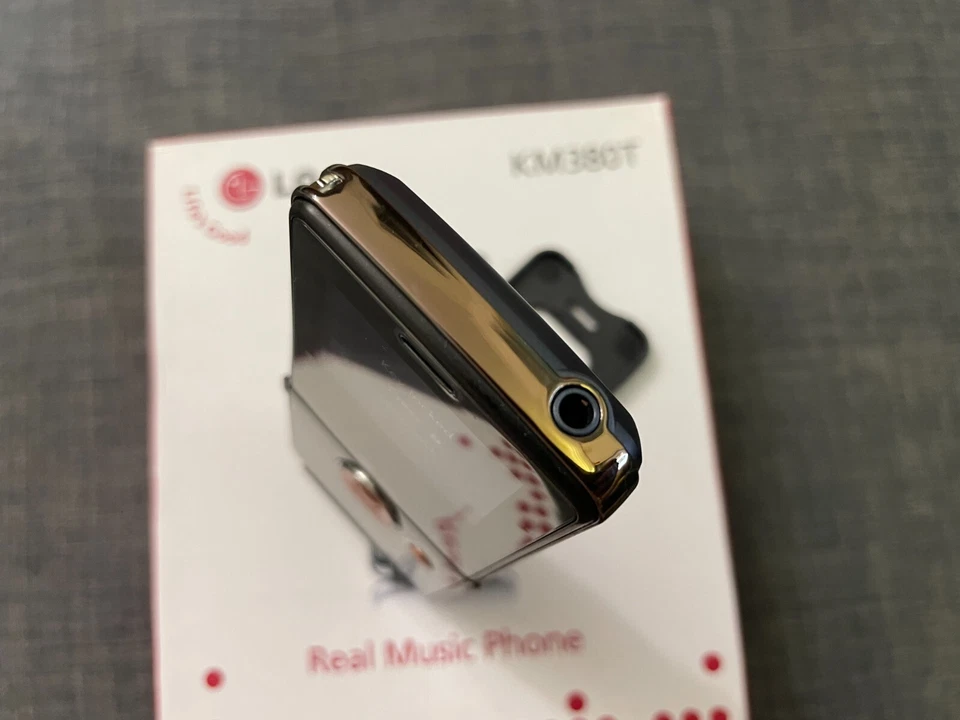 LG KM380 1.3MP 2" FM MP3 A2DP Mark Levinson Music Keyboard Flip GSM Cell Phone - Image 4 of 4