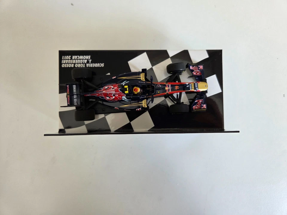 Minichamps 1/43 Toro Rosso STR5 J. Alguersuari - Showcar 2011 - 410110089 - Immagine 3 di 4