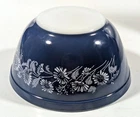 Vintage Pyrex #402 1.5L Mixing Bowl; Colonial Mist Blue w/ White Flowers EXC