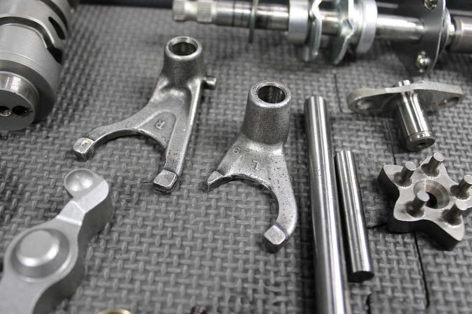 Yamaha TTR110E 2009 transmisión de motor OEM engranajes de montaje Tranny Foto 3 de 4