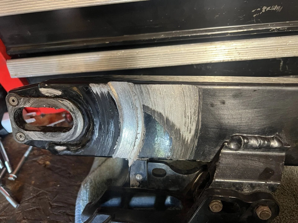 2001 SUZUKI RM125 RM250 OEM SWINGARM SWING ARM REAR SUSPENSION PIVOT 61000-37E20 - Image 4 of 4