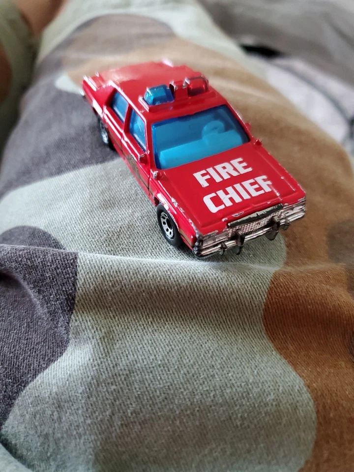 Matchbox Ford LTD Fire Chief Car - Fire Dept. Vintage 1987 - Red,VHTF, rare - Image 4 of 4