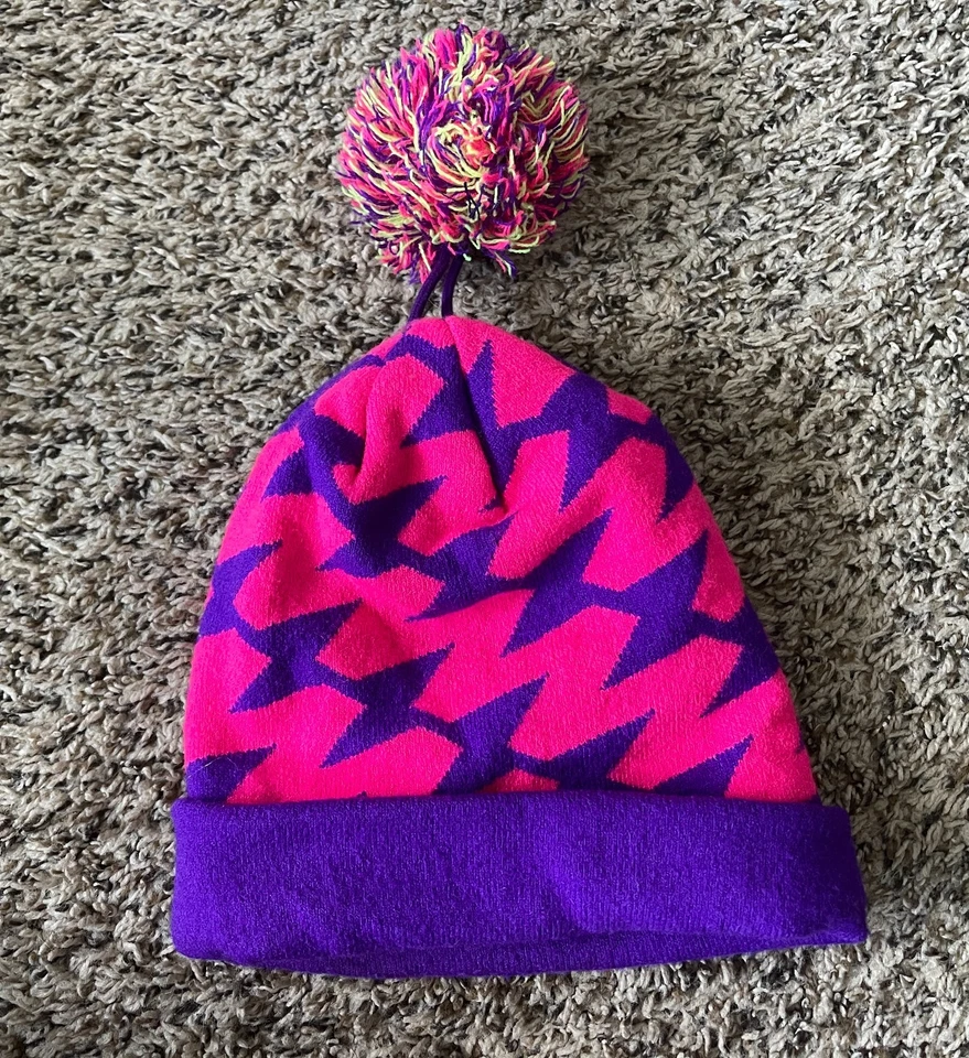 Gorro Nike Acabado Vacío Extraíble Pom Púrpura Rosa Tejido Foto 2 de 4
