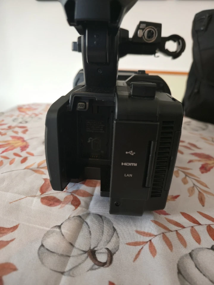 Panasonic HC-X2E 4K Professional Camcorder Video Camera 15MP 1.0-type Sensor - Image 2 of 4