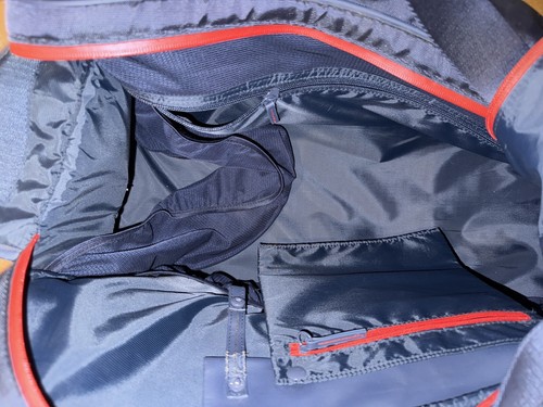 NEW! ARIAT Grip Heavy Duty Duffle Tote Bag Navy / Red, MSRP $229.95, NOTE: FLAW - Picture 14 of 24