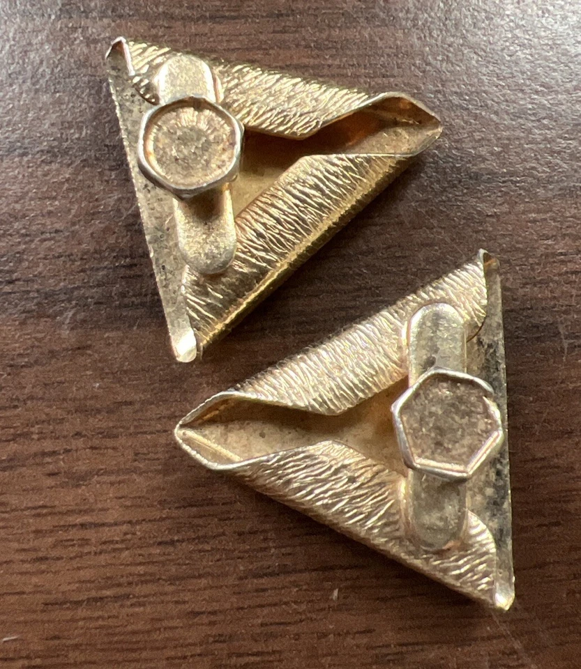 Par de puntos de punta de tornillo con cuello de camisa tono dorado vintage usados diamantes de imitación Foto 4 de 4