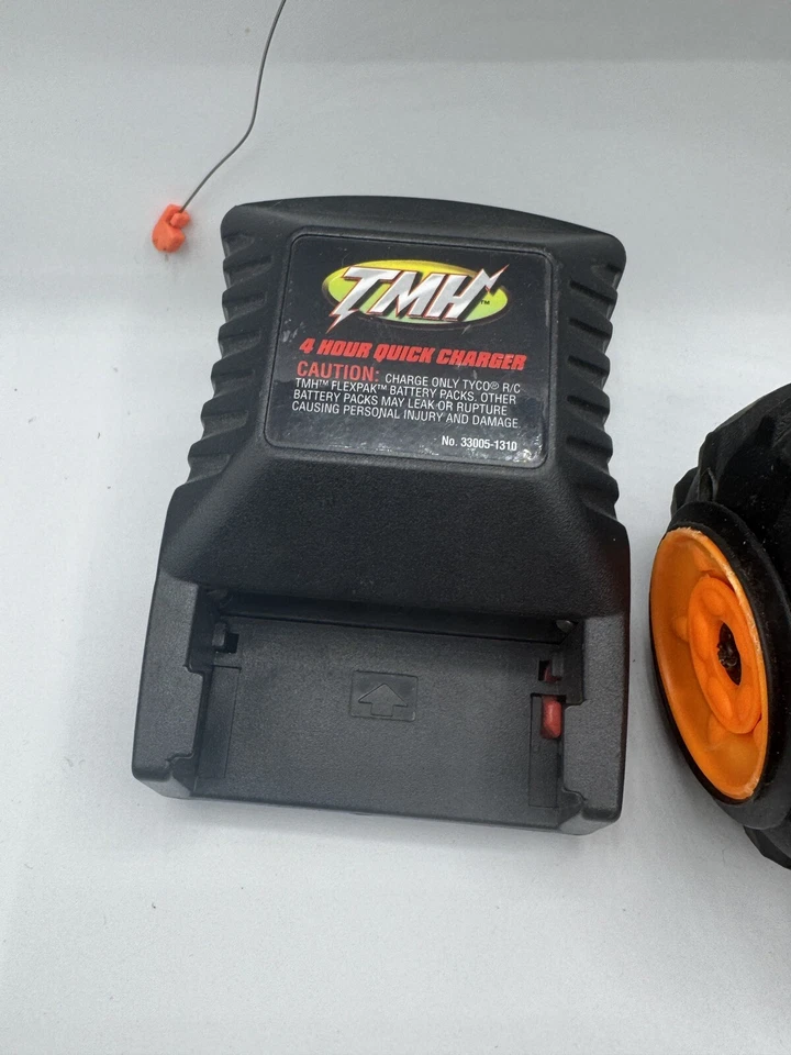 Vtg 1995 Kenner Tyco Ricochet 6v RC Stunt Car PARTs/Untested W/ Batteries - Image 4 of 4