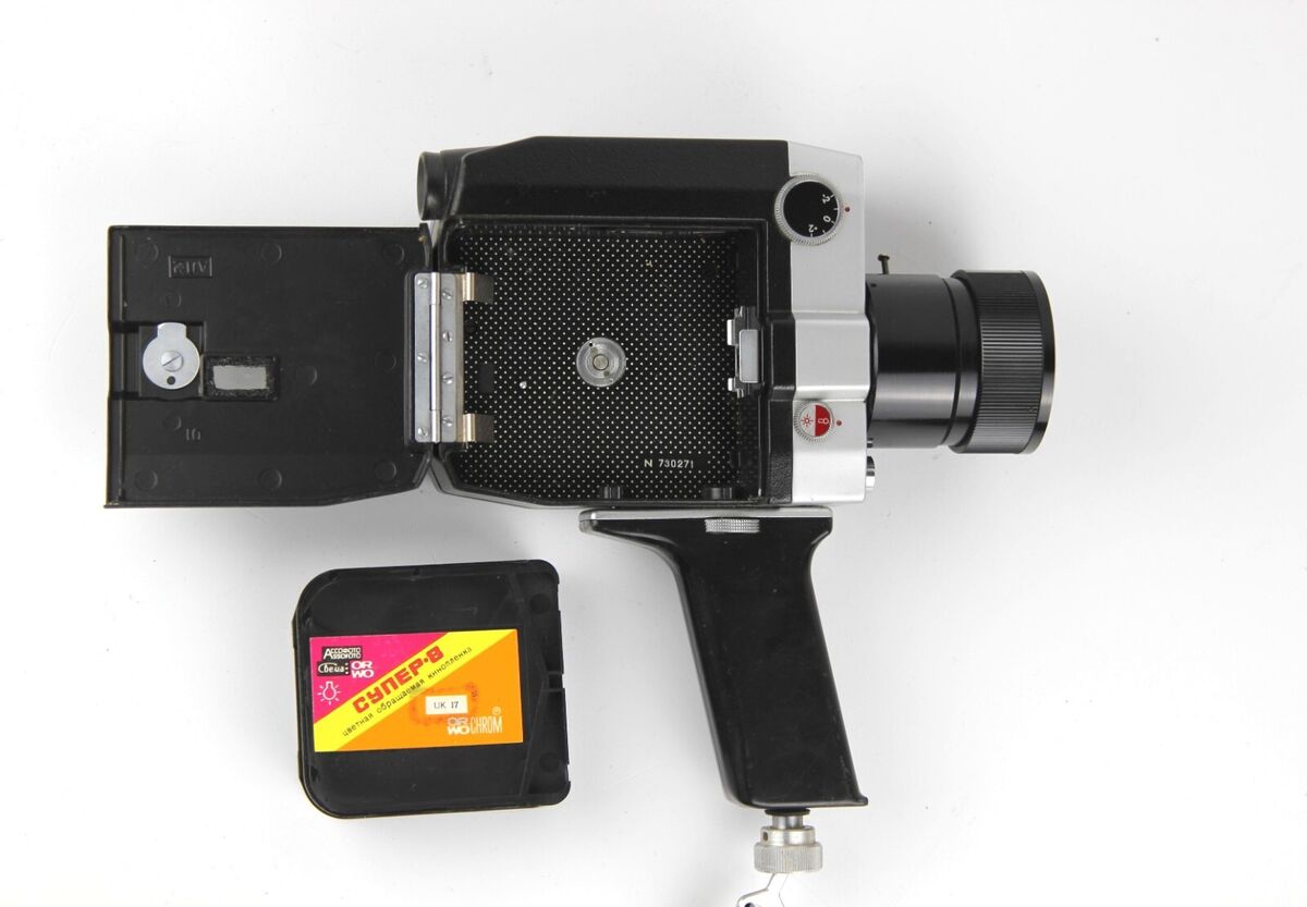 Soviet Film Cinema Movie Camera QUARZ 1 -8S- 1 Lens PANDORA Soviet Film Cinema Movie Camera QUARZ 1 -8S- 1 Lens PANDORA