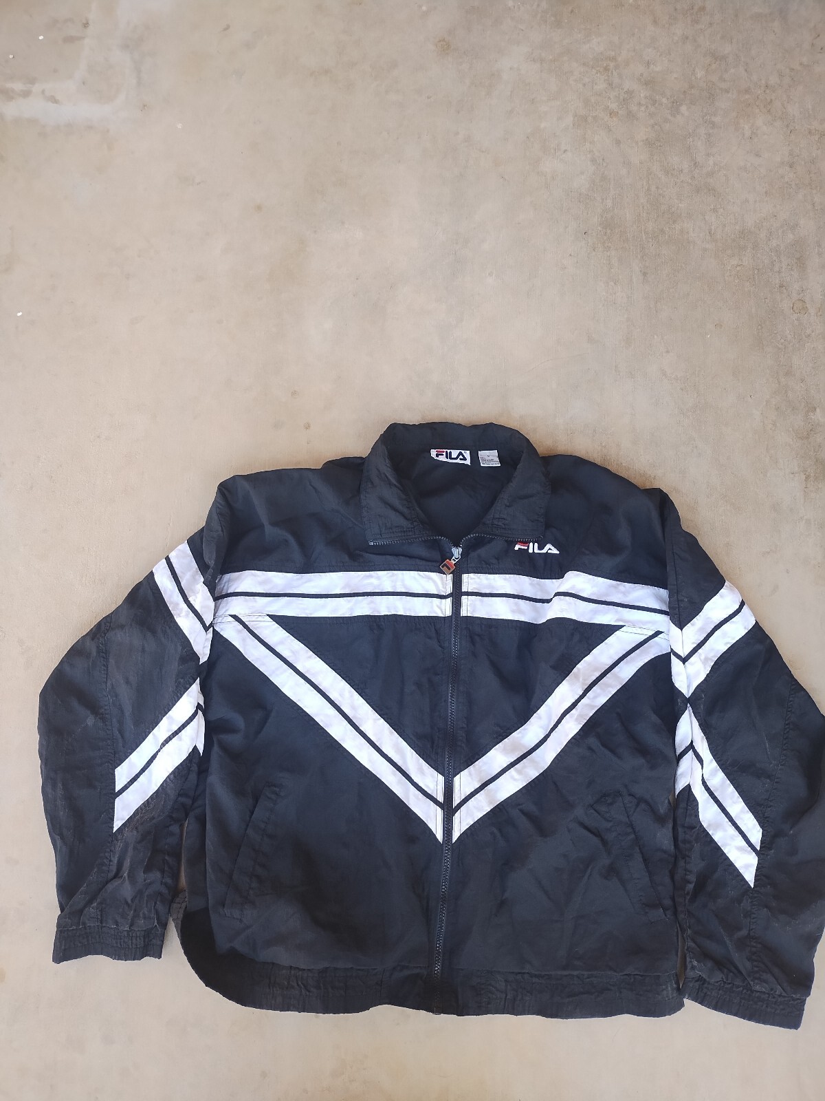 Giacca a vento uomo Fila vintage anni 80 con zip bianco e nero logo ricamato XL