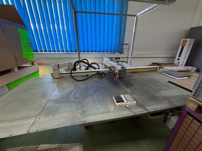 Mitsubishi PLK-E Industrienähmaschine programmierbar CNC L Gent Tisch 