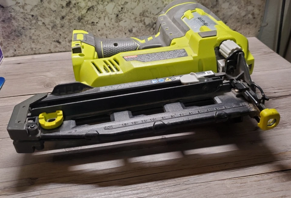 Беспроводной гвоздезабивной пистолет RYOBI P325 ONE 18 В AirStrike 16GA (только инструмент) - Изображение 2 из 4