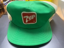VINTAGE MESH TRUCKER HAT 7 UP SNAPBACK