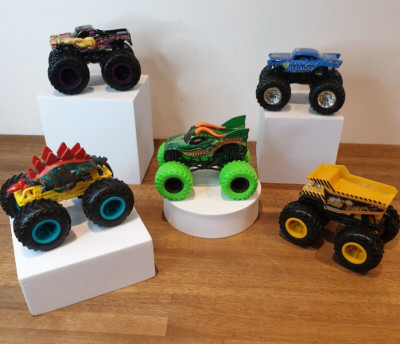 Gemischtes Konvolut Monster Jam Hot Wheels Maßstab 1:64 Monstertrucks x 5 Samson Avenger