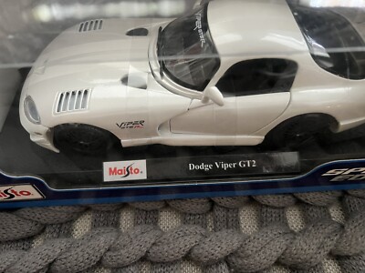 Dodge Viper GT2 Pearl White Maisto 1:18 Scale DieCast Model Car
