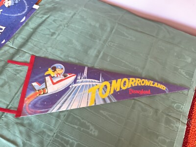 VTG.WALT DISNEY PRODUCTION PENNANT TOMORROWLAND MICKEY MOUSE RIDING ROCKET 1980s