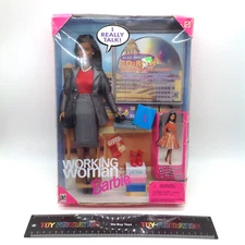 1999 Mattel WORKING WOMAN BARBIE African American Doll & CD-Rom 20549