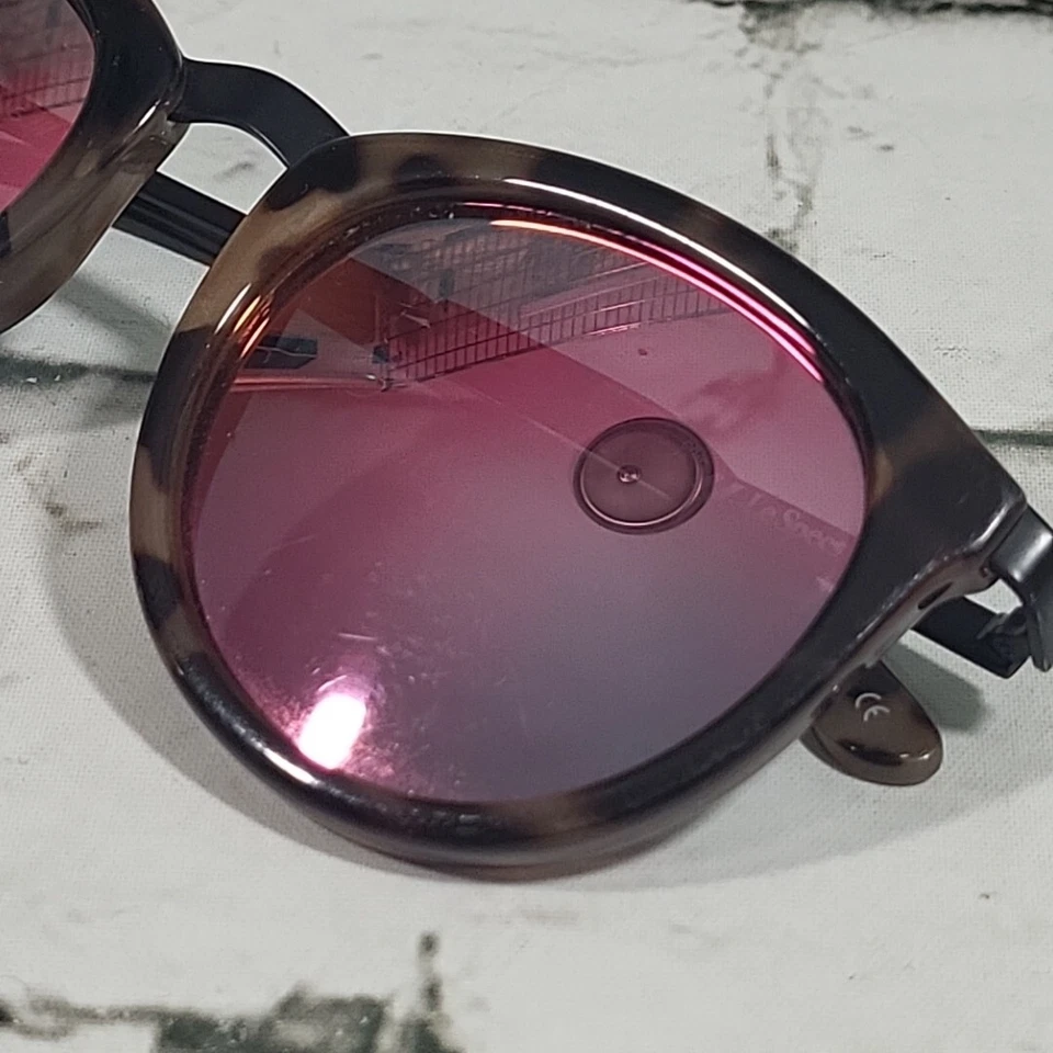 Gafas de sol para mujer Le Specs No Smirking marco redondo caparazón de tortuga marco de metal Foto 4 de 4