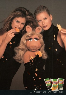 Miss Piggy Supermodels Baked Lays 1997 Frito-Lay Ad Promo Max Racks Postcard
