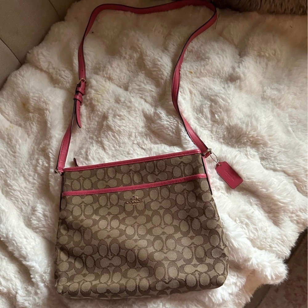 ⭐️Coach Signature Crossbody Bag - Brown and Pink