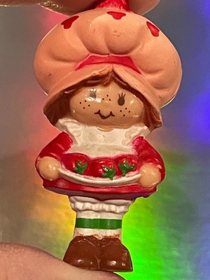 1982 Strawberryland Miniatures Strawberry Shortcake 3 Berries Kenner PVC SSC47