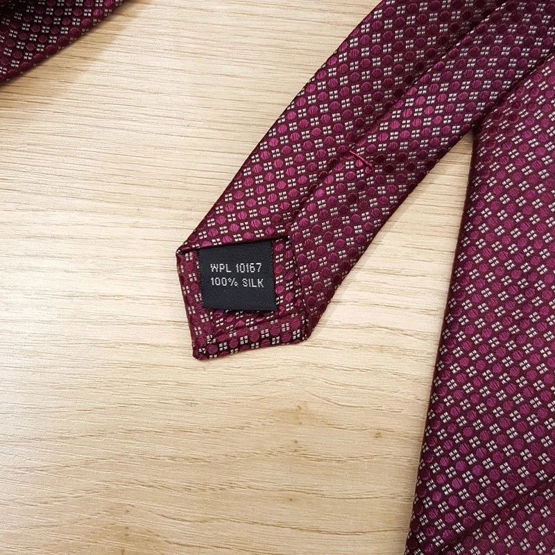 BLOOMINGDALES TIENDA PARA HOMBRES Corbata Cuello Granate Geo Micro Punto Limpio 100% Seda Clásica Foto 4 de 4