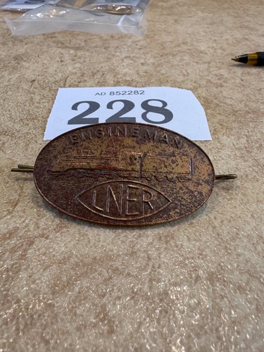 london north eastern railway enginemans cap badge
