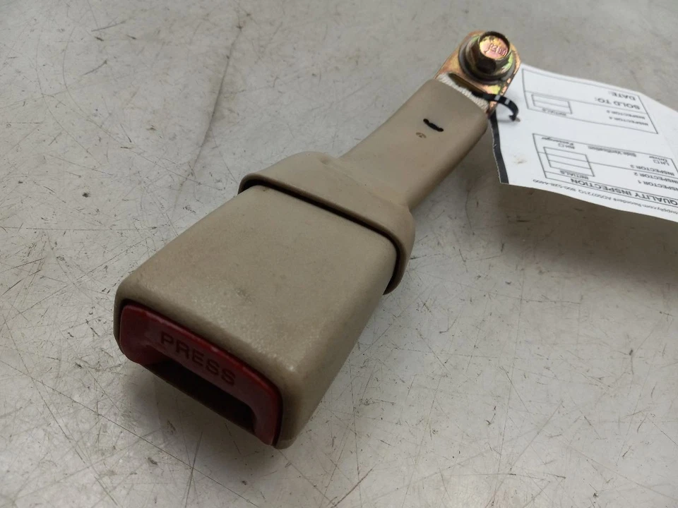 1999 LEXUS RX300 REAR SEAT BELT - Image 3 of 4