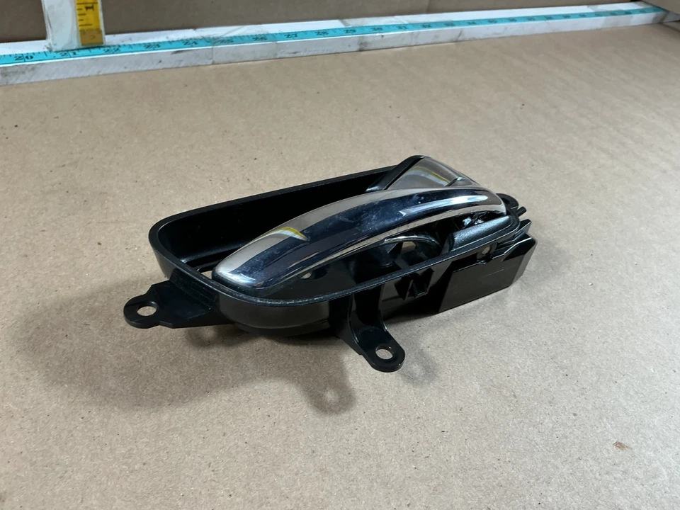 Conjunto de manija de puerta interior delantera derecha Nissan Máxima 2016-2019 806704RA0A OEM Foto 4 de 4