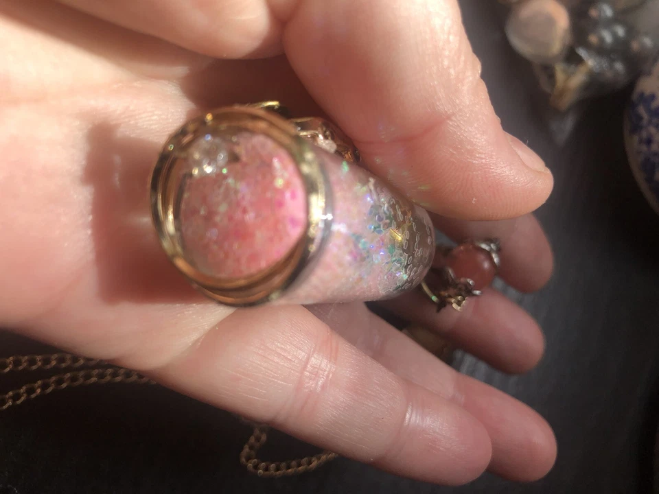poción infinita mágica cuarzo rosa hecha a mano botella única en su clase Foto 4 de 4