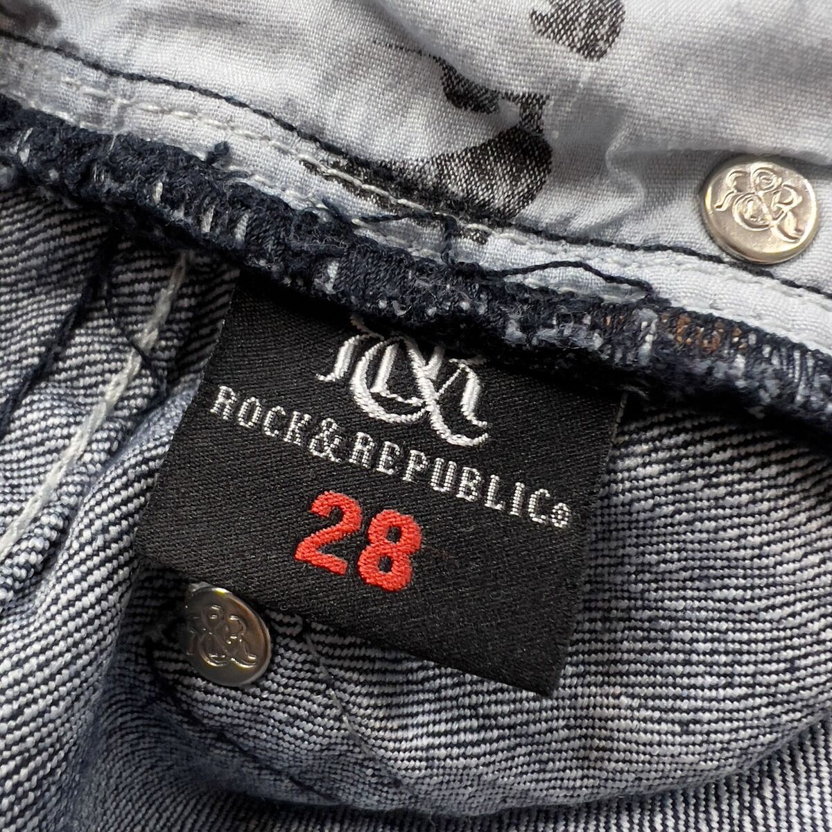 Rock & Republic Jeans Blue Logo Silver Embroidered Pockets Rock & Republic Jeans Blue Logo Silver Embroidered Pockets