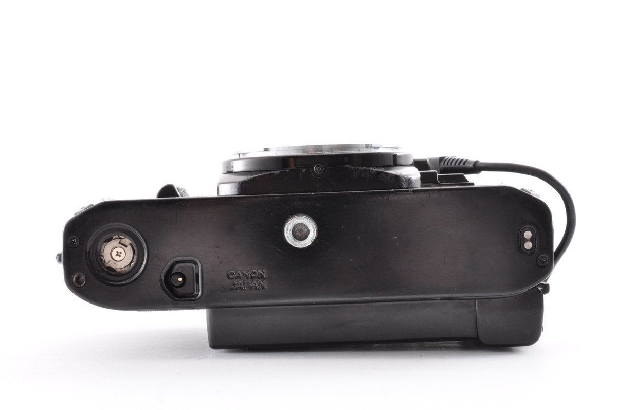 Canon AE-1 Black / New FD 35-70mm f/3.5-4.5 Excellent+ SLR Canon AE-1 Black / New FD 35-70mm f/3.5-4.5 Excellent+ SLR