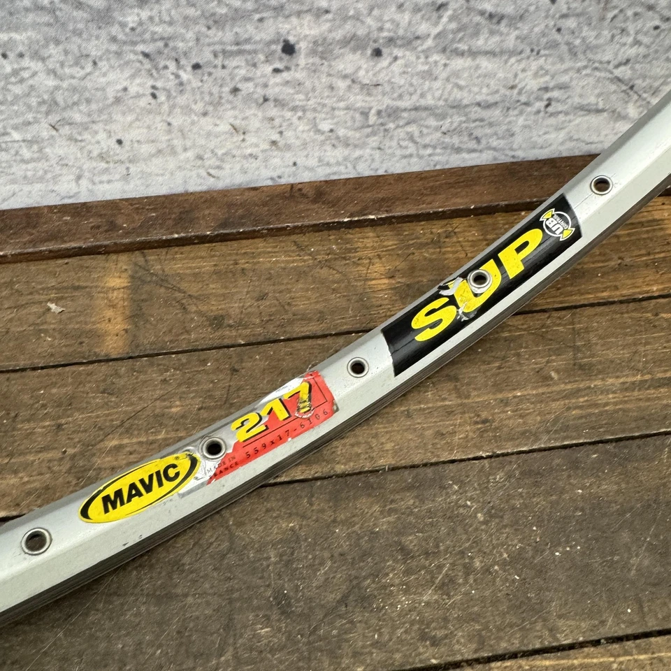 Llanta de MTB Mavic 217 SUP 26 pulgadas 32h plateada 559x17 cubierta con ojales años 90 MTB Foto 2 de 4