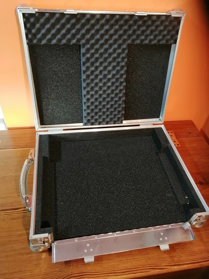 Swan Flight Case. - Image 4 of 4