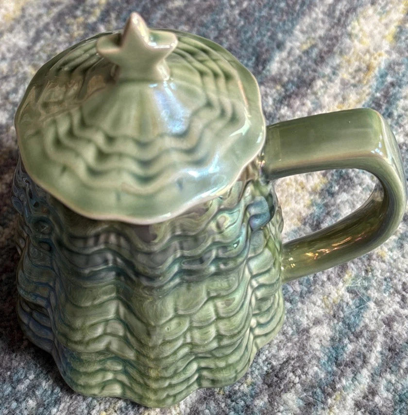 Taza de gres Anthropologie árbol de Navidad Merry Luster 13 oz con tapa Foto 2 de 4