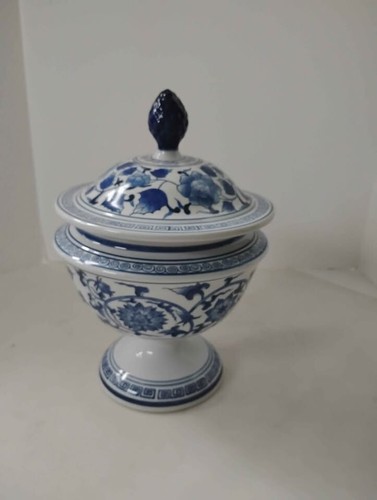 VINTAGE BOMBAY COMPANY BLUE WHITE PROCELAIN URN GINGER WITH LID ASIAN 12” TALL - Picture 17 of 23