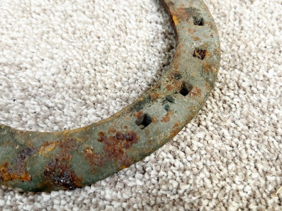 VINTAGE ANTQIYE CAST IRON HORSE SHOE LUCKY GIFT - Image 4 of 4